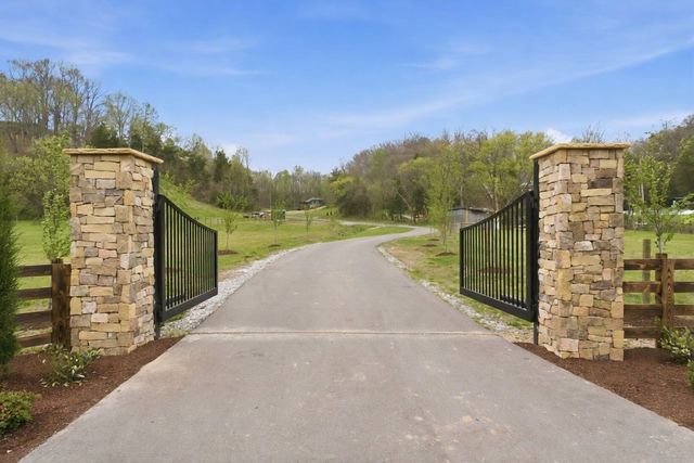 1751 Cayce Springs Rd, Thompsons Station, TN 37179