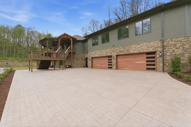 1751 Cayce Springs Rd, Thompsons Station, TN 37179