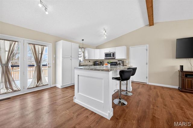 1251 Orion Way, St Peters, MO 63376