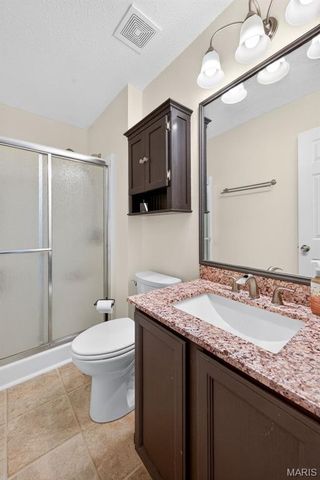 1251 Orion Way, St Peters, MO 63376