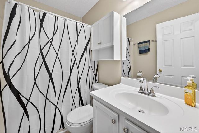 1251 Orion Way, St Peters, MO 63376