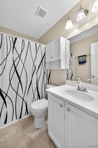 1251 Orion Way, St Peters, MO 63376