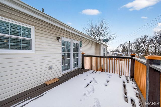 1251 Orion Way, St Peters, MO 63376