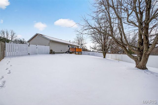 1251 Orion Way, St Peters, MO 63376