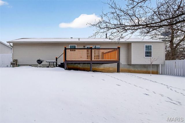 1251 Orion Way, St Peters, MO 63376