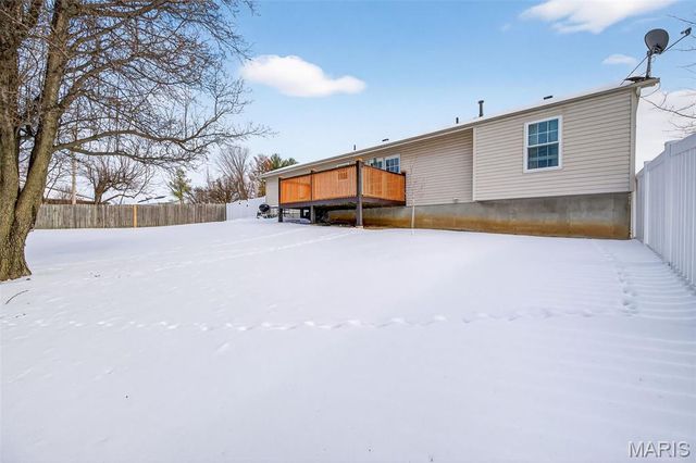 1251 Orion Way, St Peters, MO 63376