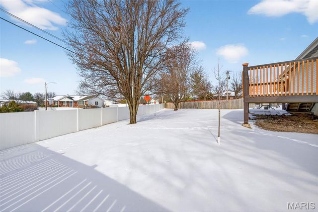 1251 Orion Way, St Peters, MO 63376