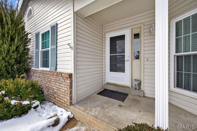 1251 Orion Way, St Peters, MO 63376