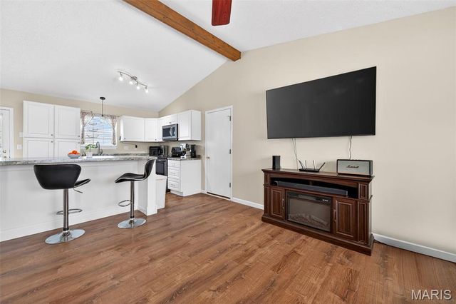 1251 Orion Way, St Peters, MO 63376