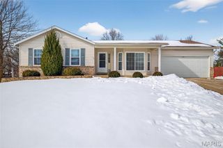 1251 Orion Way, St Peters, MO 63376