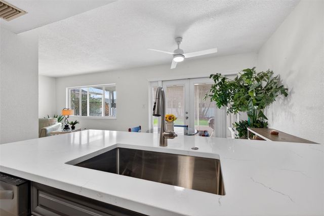 6490 CAPE HATTERAS WAY NE 2, St Petersburg, FL 33702