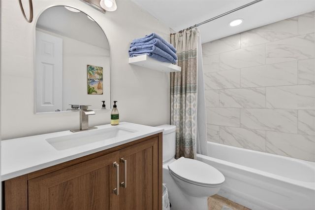 6490 CAPE HATTERAS WAY NE 2, St Petersburg, FL 33702