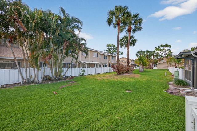 6490 CAPE HATTERAS WAY NE 2, St Petersburg, FL 33702