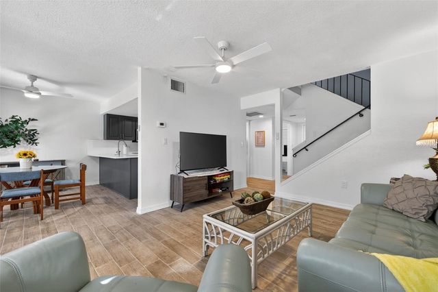 6490 CAPE HATTERAS WAY NE 2, St Petersburg, FL 33702