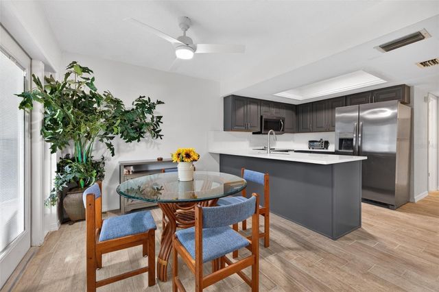 6490 CAPE HATTERAS WAY NE 2, St Petersburg, FL 33702