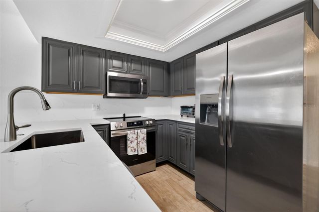 6490 CAPE HATTERAS WAY NE 2, St Petersburg, FL 33702