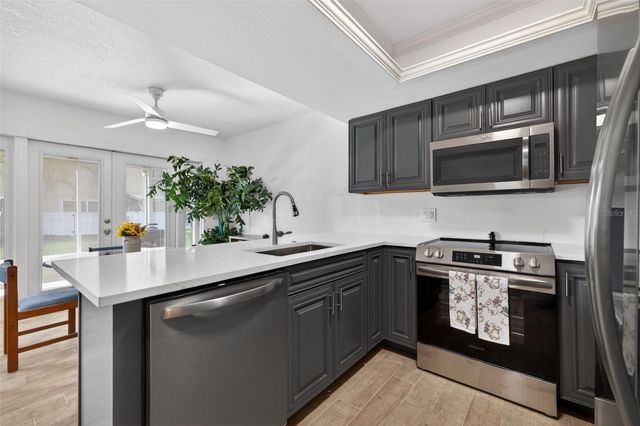 6490 CAPE HATTERAS WAY NE 2, St Petersburg, FL 33702