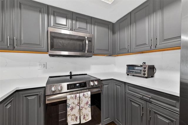 6490 CAPE HATTERAS WAY NE 2, St Petersburg, FL 33702