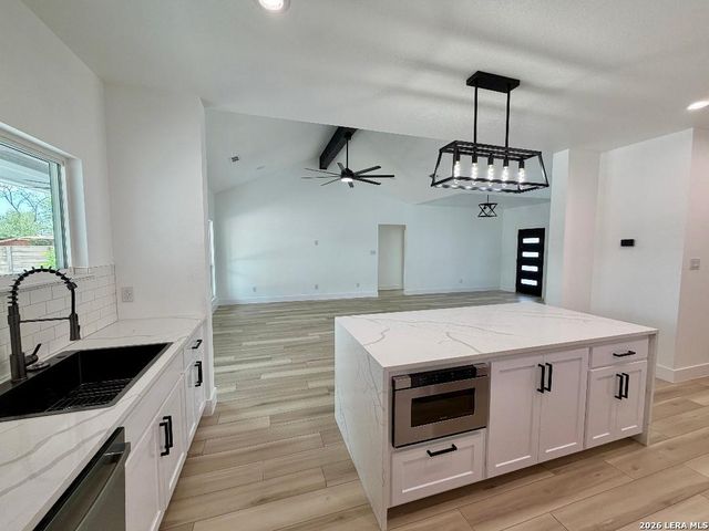 1208 Trail, Floresville, TX 78114