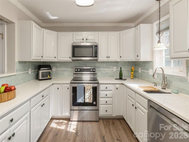 10 Aberdeen Drive, Arden, NC 28704