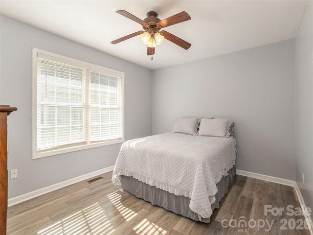 10 Aberdeen Drive, Arden, NC 28704