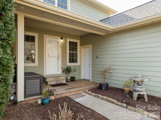 10 Aberdeen Drive, Arden, NC 28704