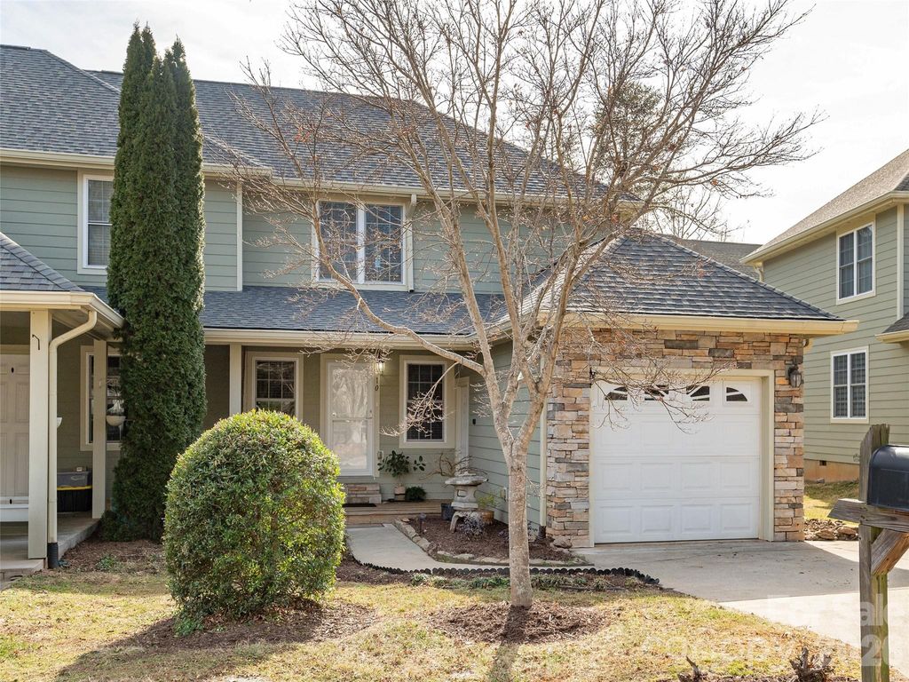 10 Aberdeen Drive, Arden, NC 28704