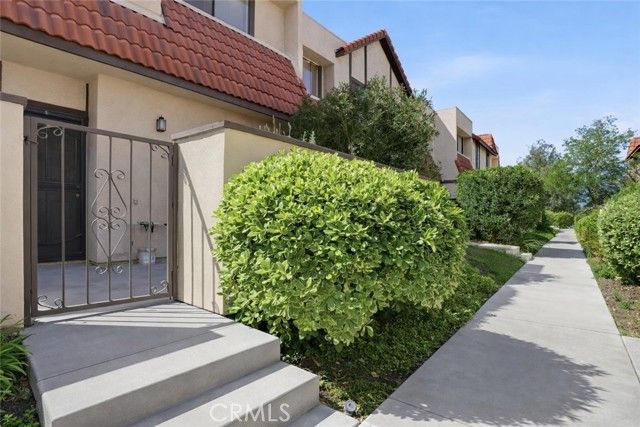 27657 Ironstone Dr 1, Canyon Country (santa Clarita), CA 91387