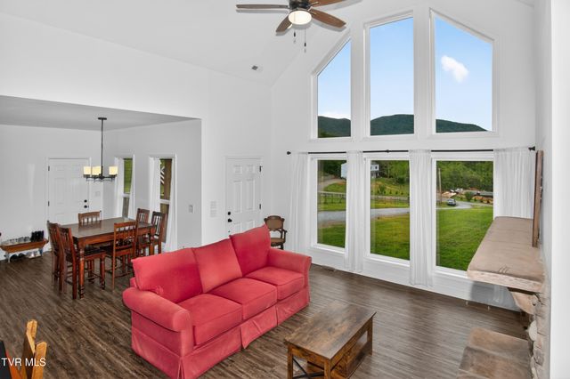 105 Woolsey College Road, Greeneville, TN 37743