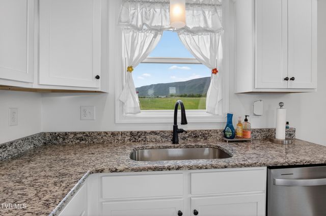 105 Woolsey College Road, Greeneville, TN 37743