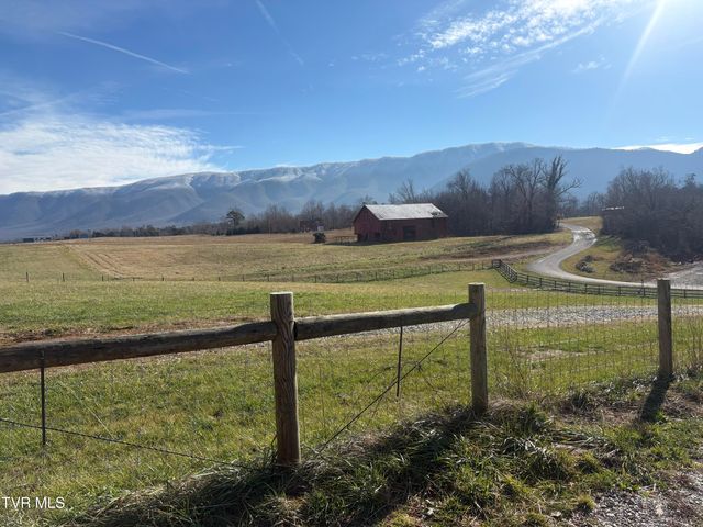105 Woolsey College Road, Greeneville, TN 37743