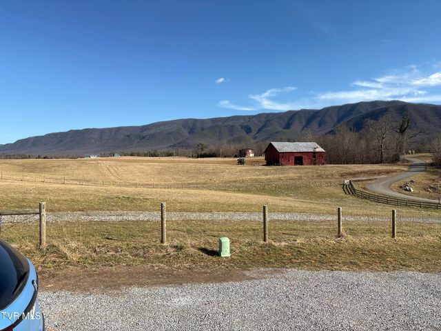 105 Woolsey College Road, Greeneville, TN 37743