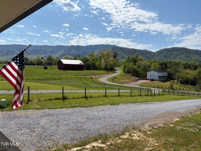 105 Woolsey College Road, Greeneville, TN 37743