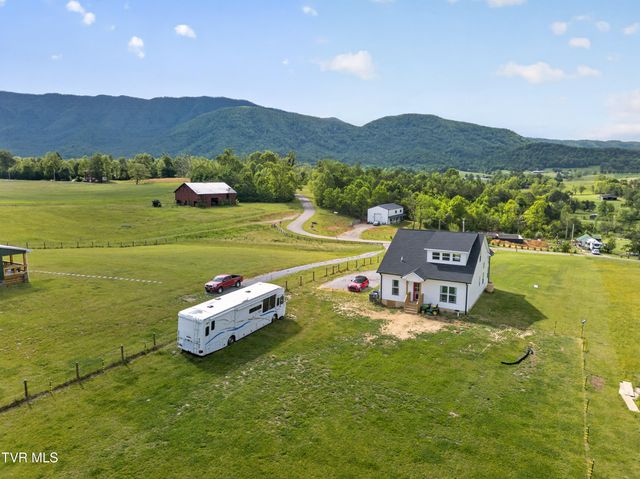 105 Woolsey College Road, Greeneville, TN 37743