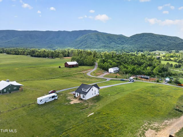 105 Woolsey College Road, Greeneville, TN 37743
