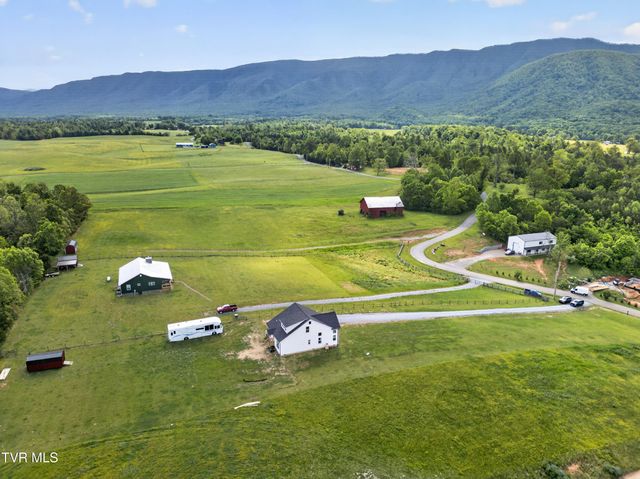 105 Woolsey College Road, Greeneville, TN 37743