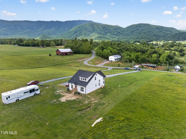 105 Woolsey College Road, Greeneville, TN 37743
