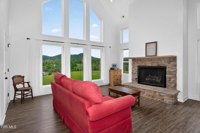 105 Woolsey College Road, Greeneville, TN 37743
