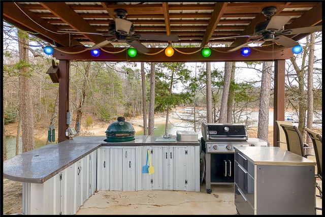 669 N Fleetwood Lane, Fair Play, SC 29643