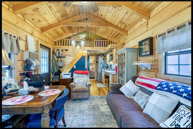 669 N Fleetwood Lane, Fair Play, SC 29643