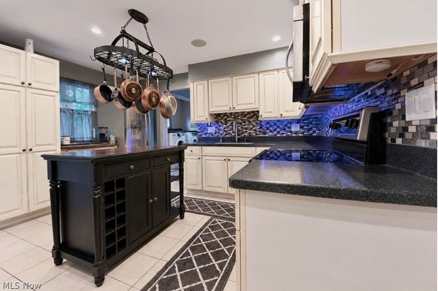 6257 Iroquois Trail, Mentor, OH 44060