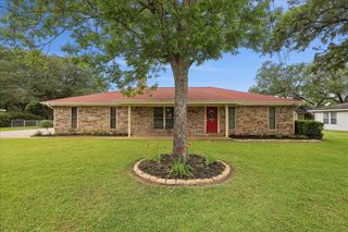 985 Sunnyside Dr, Bridge City, TX 77611