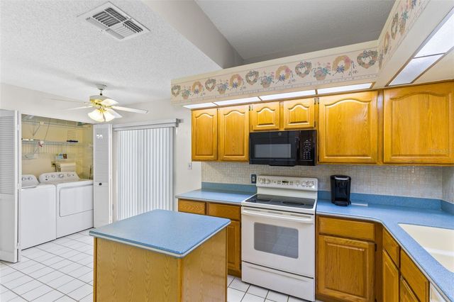 5884 PARKVIEW POINT DRIVE, Orlando, FL 32821