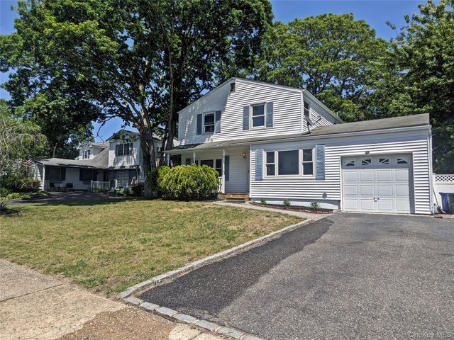 17 Belair Road, Selden, NY 11784