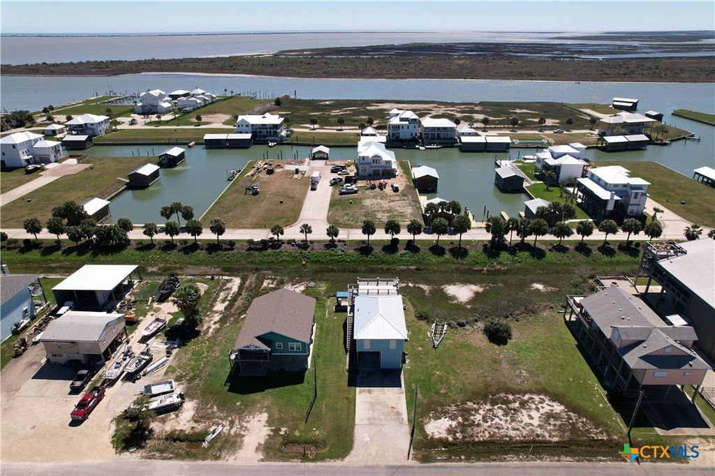 Image 4 of property listing at 403 W Maple Street, Port O'connor, TX 77982