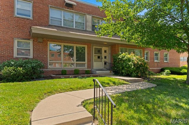 5 Delcrest Court 101, St Louis, MO 63124