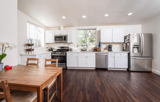 3838 Circle Dr, Loomis, CA 95650