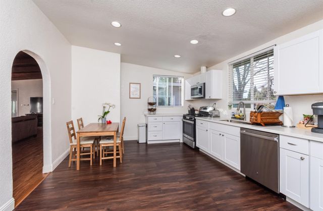 3838 Circle Dr, Loomis, CA 95650