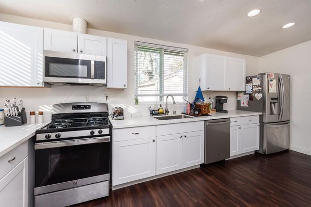 3838 Circle Dr, Loomis, CA 95650