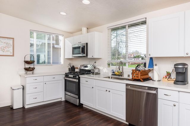 3838 Circle Dr, Loomis, CA 95650